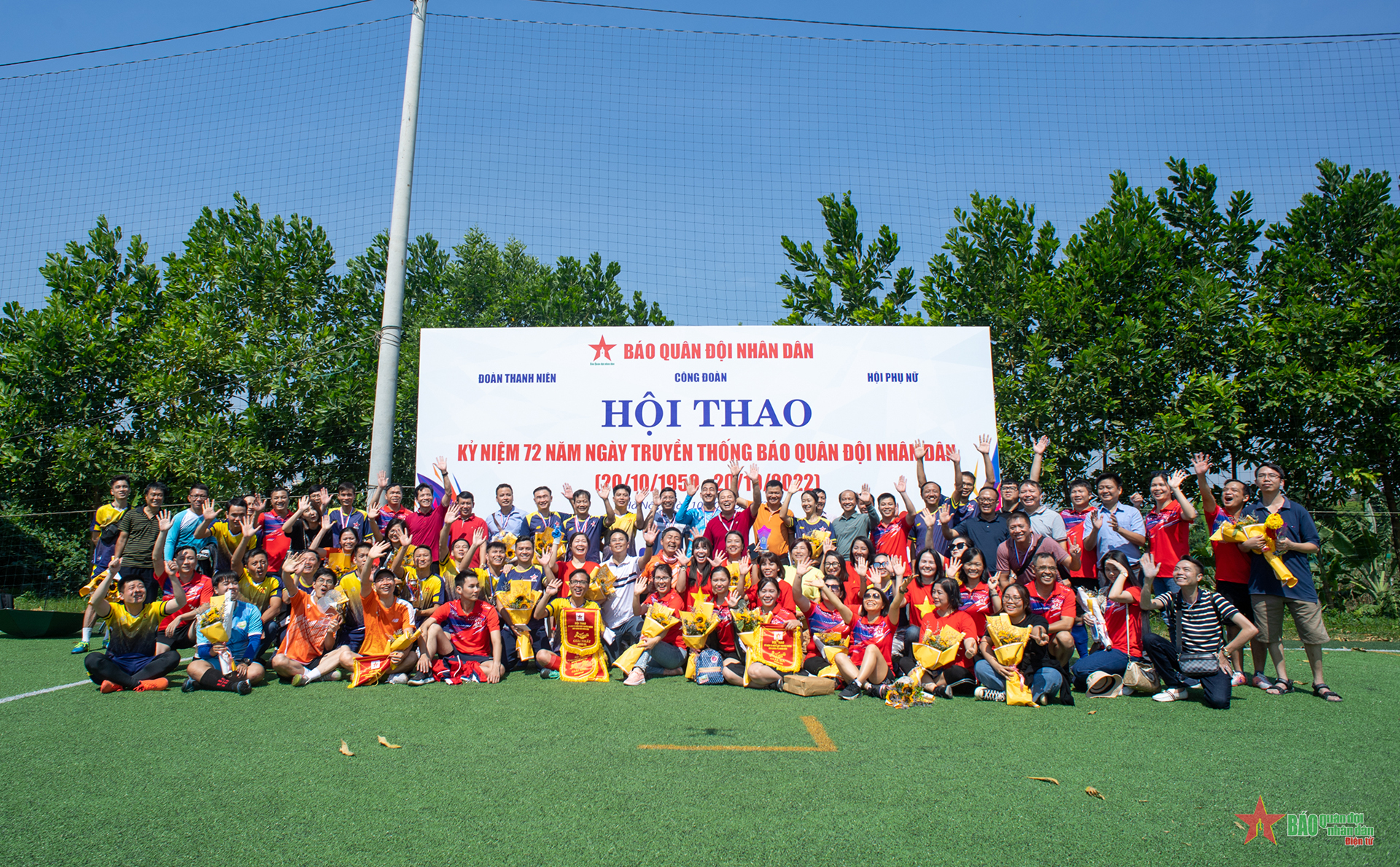 Báo Quân đội nhân dân tổ chức hoạt động thể thao chào mừng ngày truyền thống